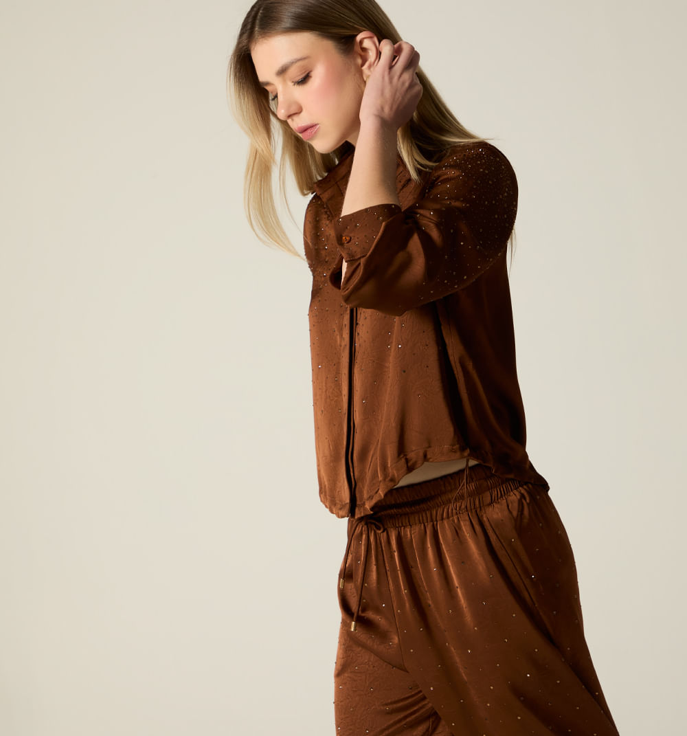 Blusa manga larga  con hot fix