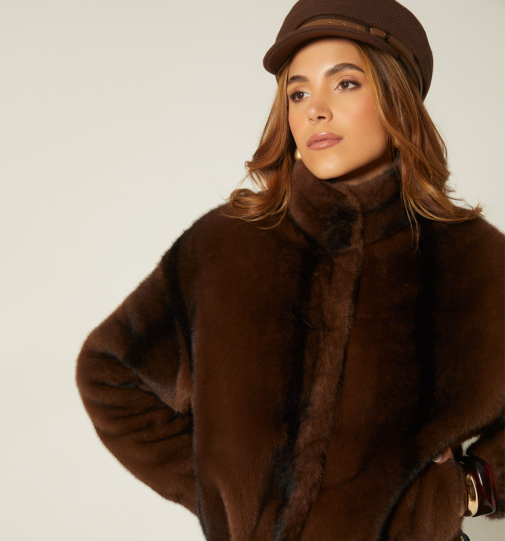 Chaqueta peluda cuello tortuga