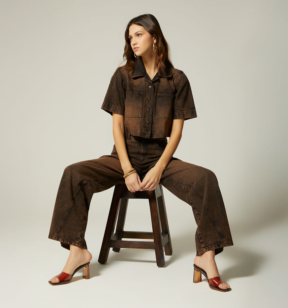 Jean wide leg corte en piernas.