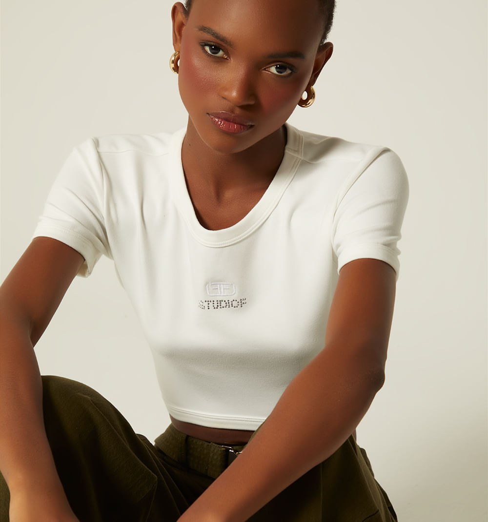 Blusa manga corta  con bordado