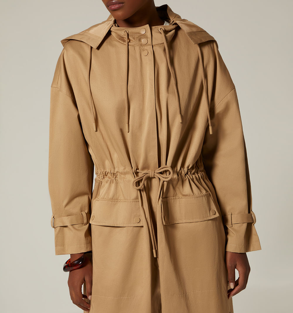 Trench con cintura enresortada