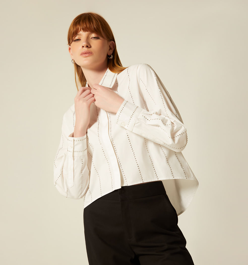 Camisera con detalles decorativo