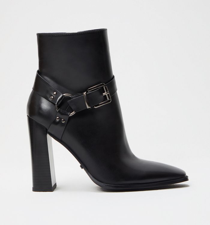 Botin con hebillas