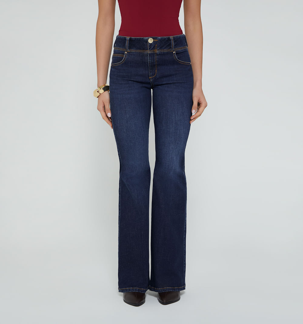 Jean campana medio levanta cola