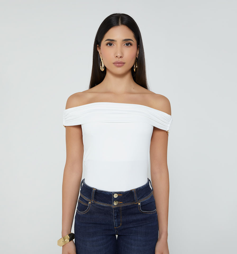 Blusa escote bandeja con herraje