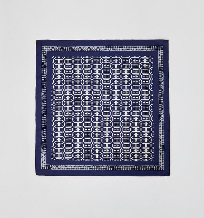 Pañuelo monograma