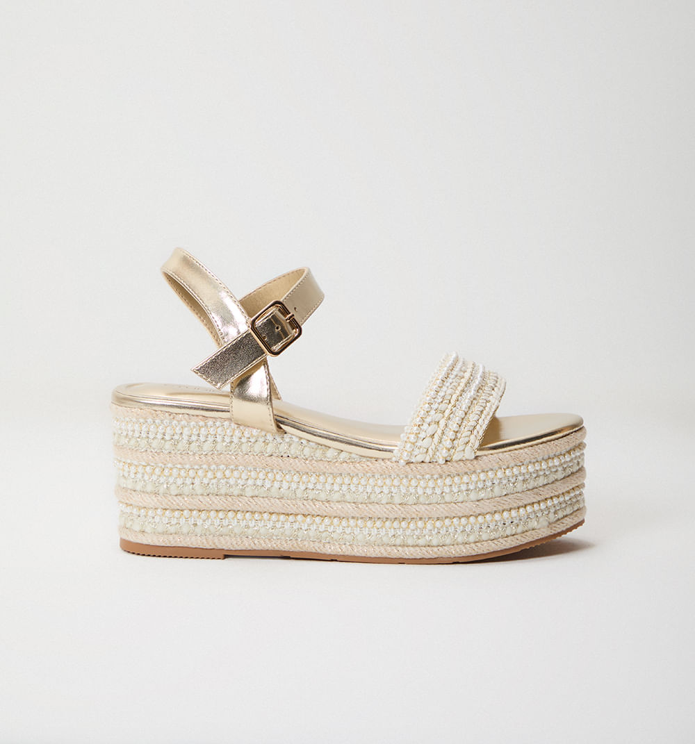 Sandalia planaforma con perlas capellada