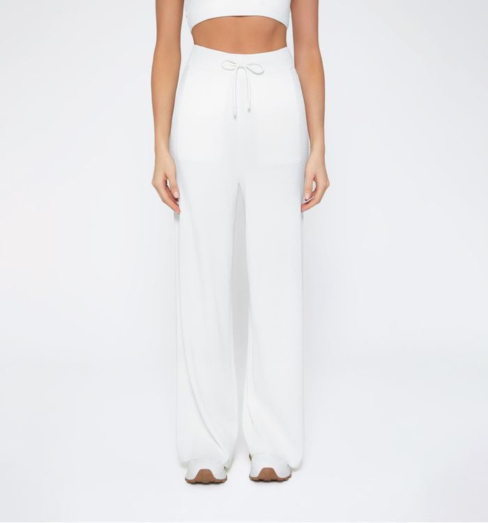 Pantalón bota recta con bolsillos