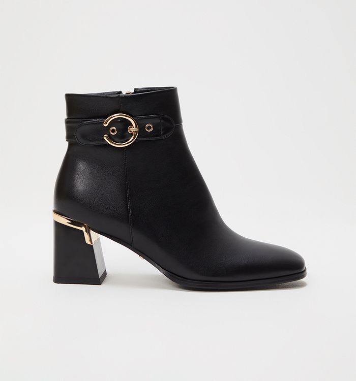 Botin con detalles metalizado