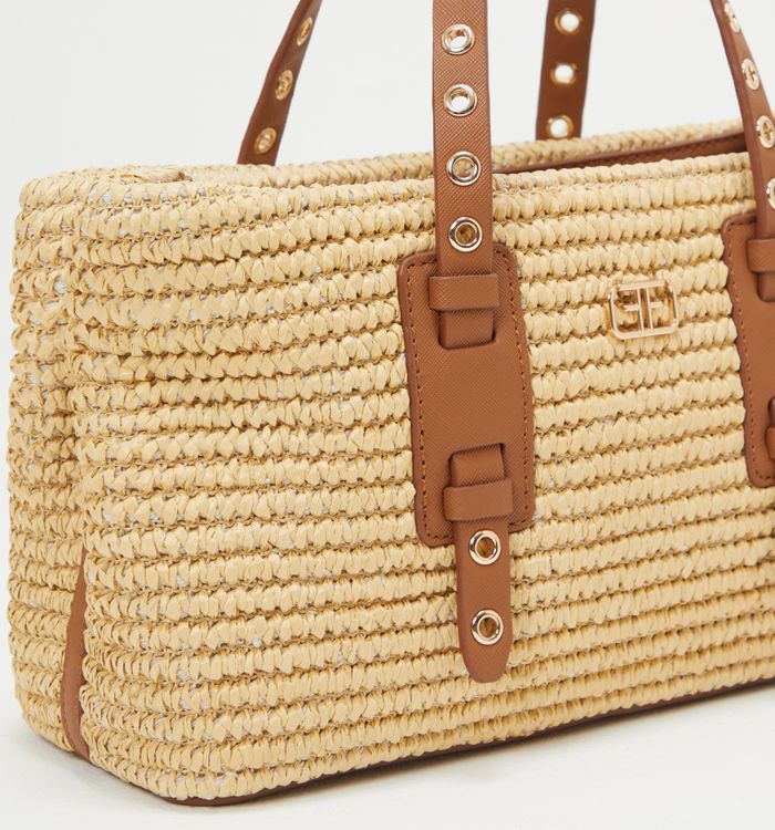 Bolso de mano costero con detalles