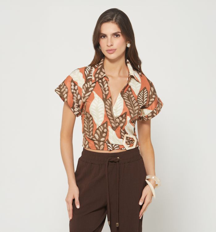 Blusa cruzada con hebilla