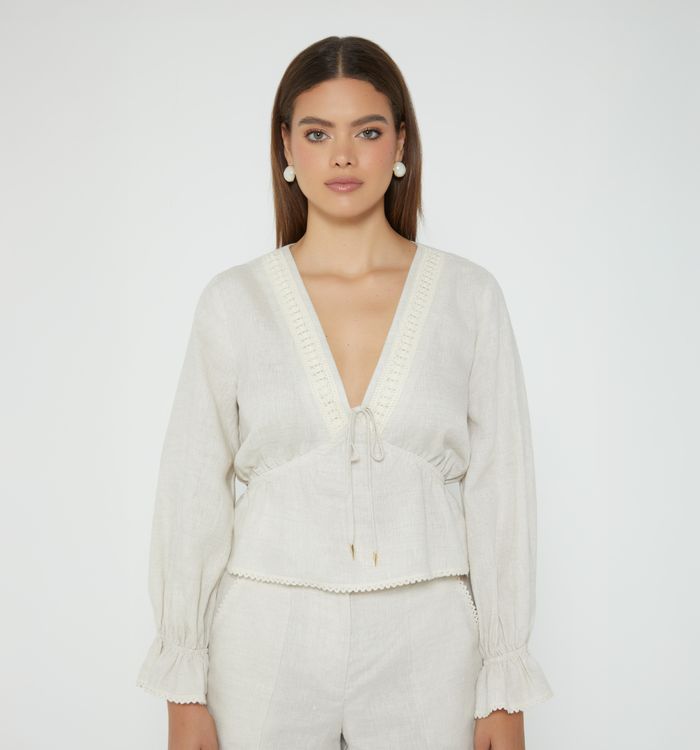 Blusa manga larga con amarre frontal
