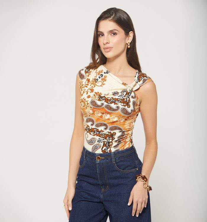 Blusa sisa irregular con herraje