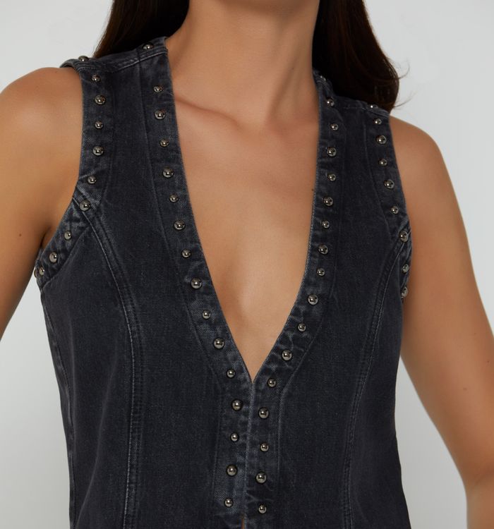 Chaleco  en denim con taches