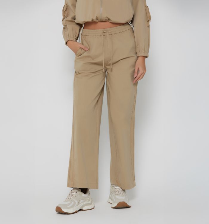 Pantalón con cordones al costado
