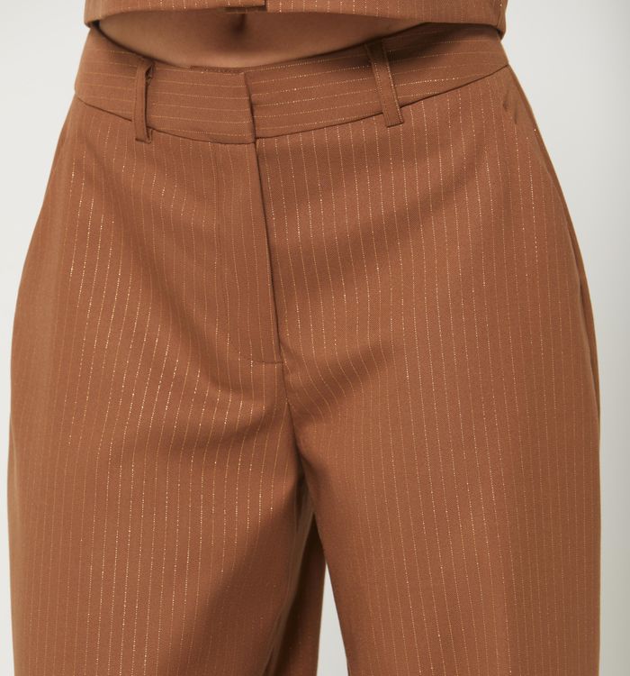 Pantalon palazzo con broches