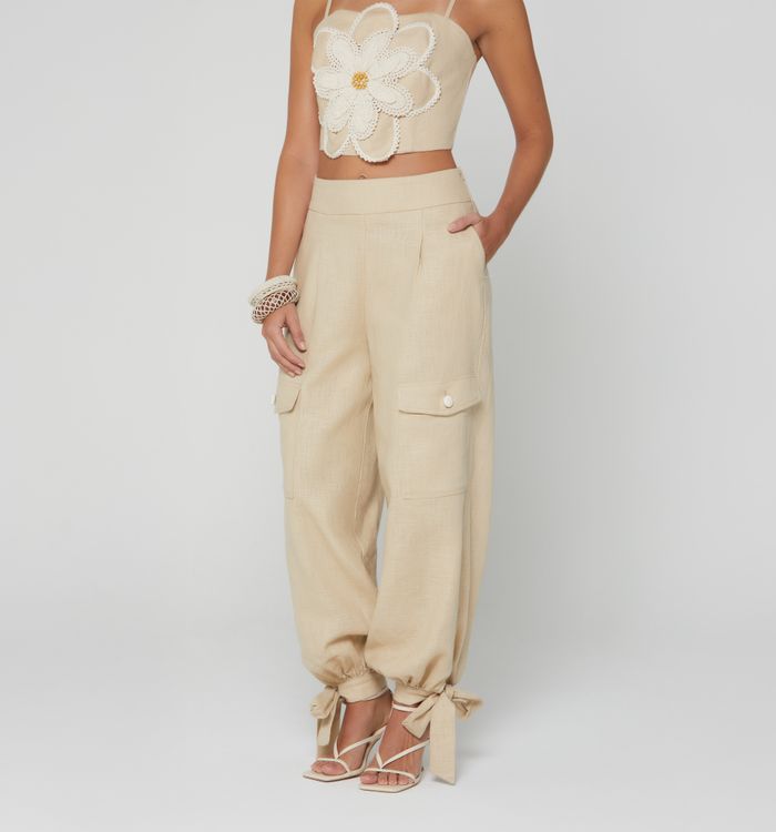 Pantalon tiro alto con amarre en bota