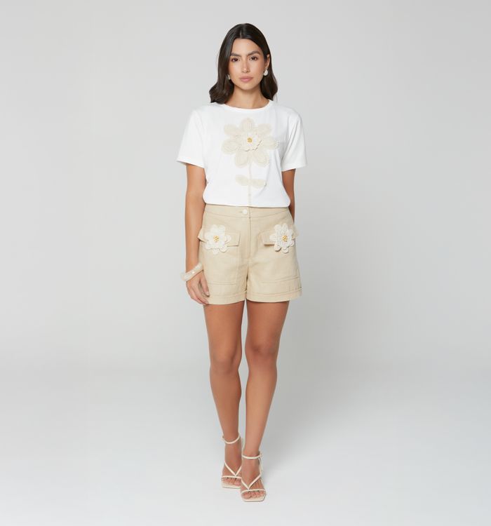 Camiseta manga corta con apliques flor
