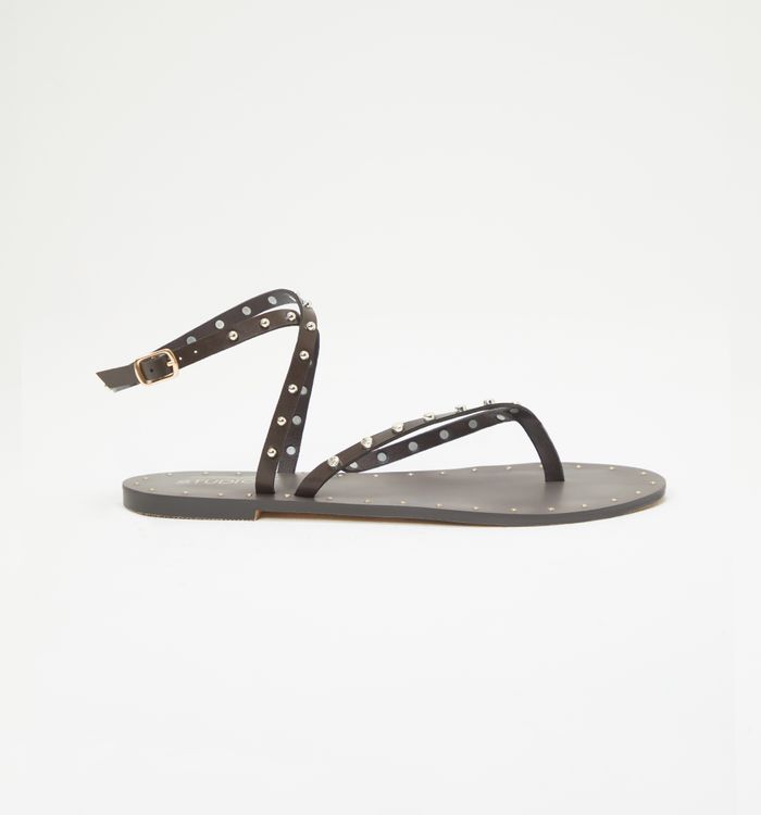 Sandalia plana con taches en cuero