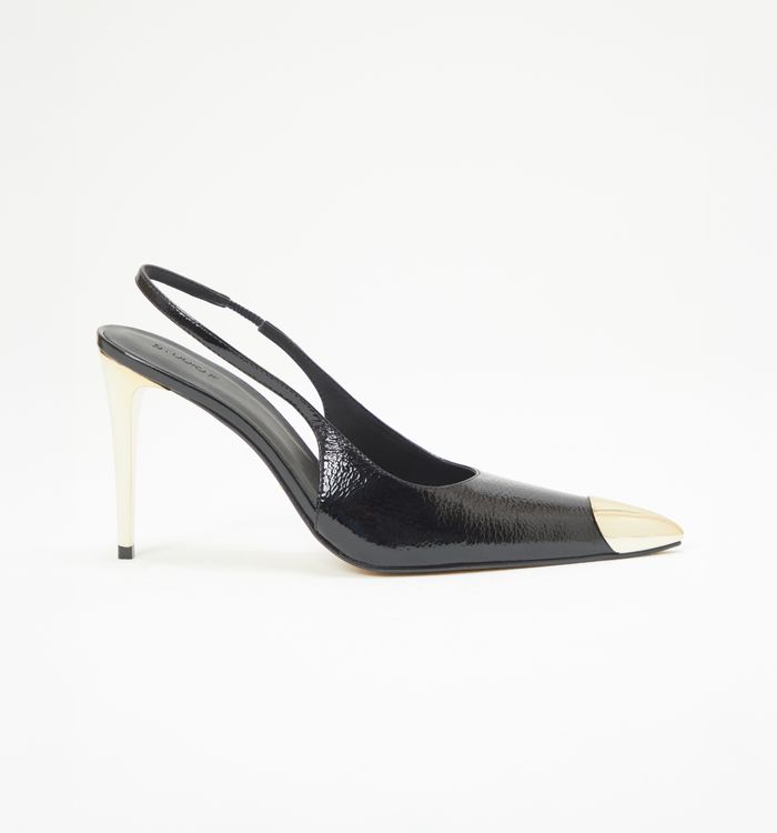 Zapato cerrado en cuero con puntera
