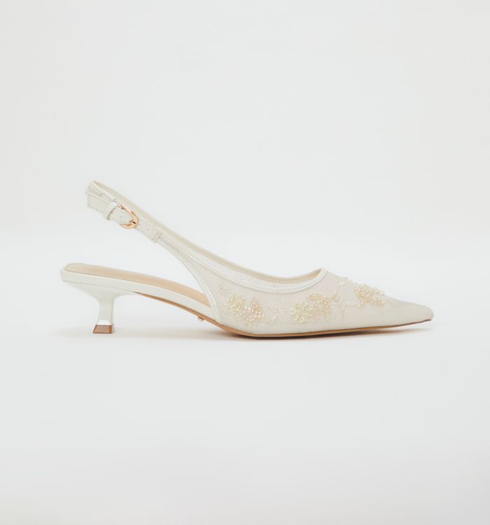 Zapato cerrado con bordado