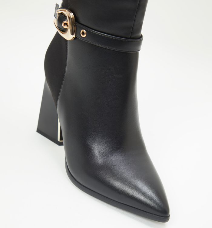 Bota caña alta con herraje