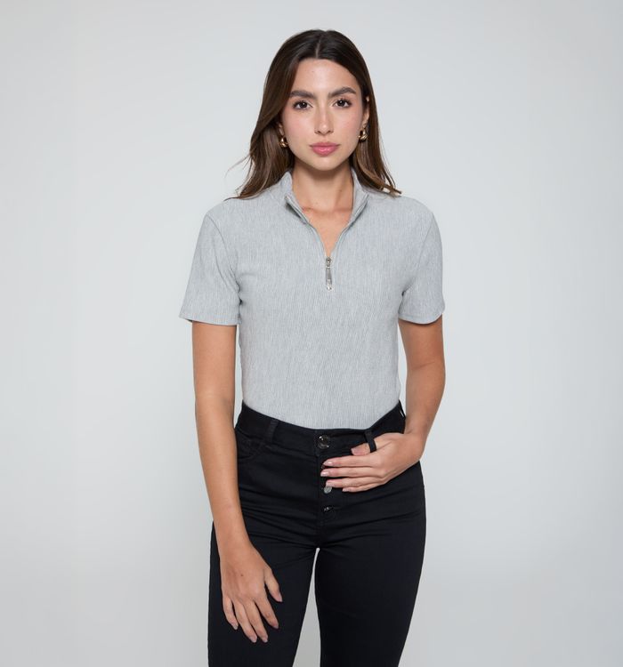 Blusa  manga corta cuello tortuga cierre