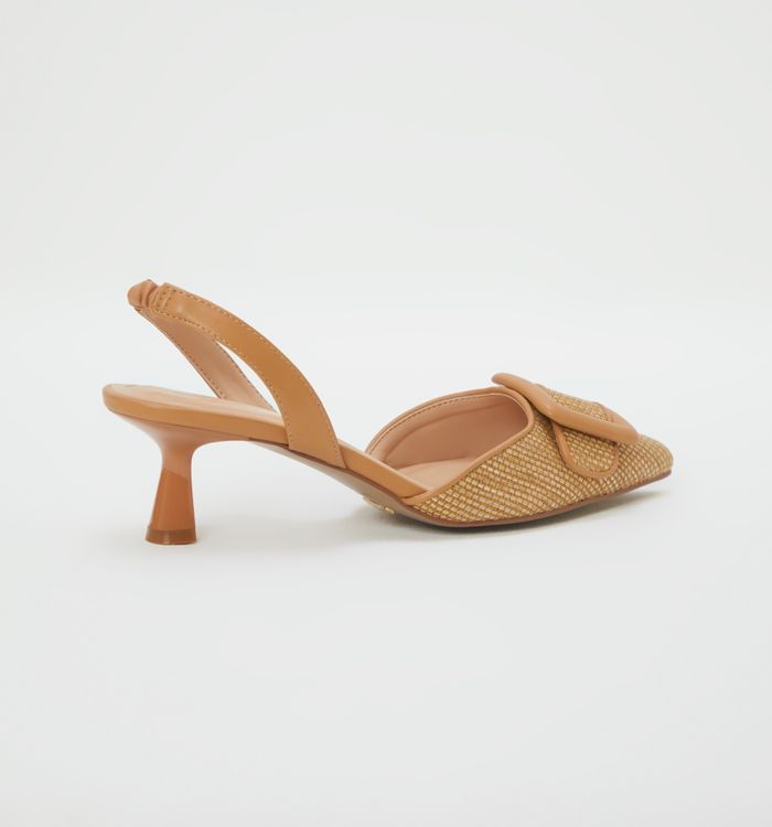 Zapato cerrado costero con hebilla