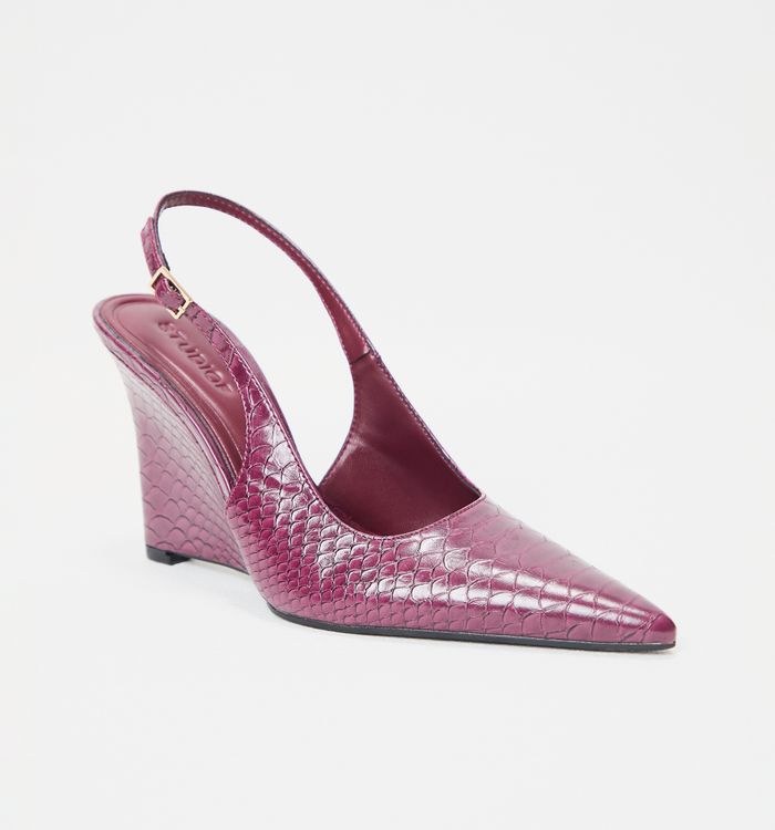 Zapato cerrado de cuña en croco