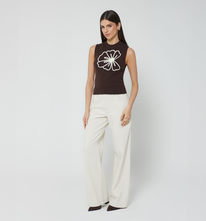 Blusa manga sisa con flor en relieve