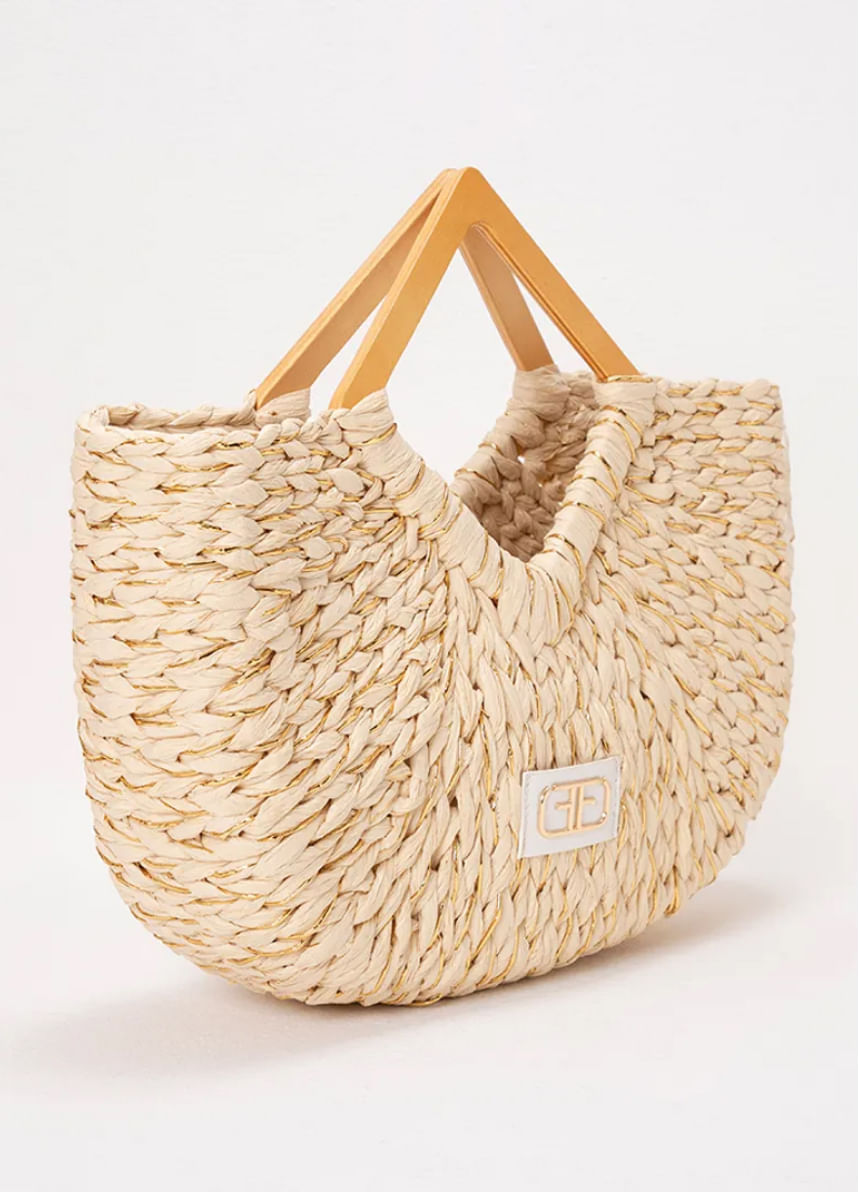 Foto de bolso de moda en material orgánico con asas de madera