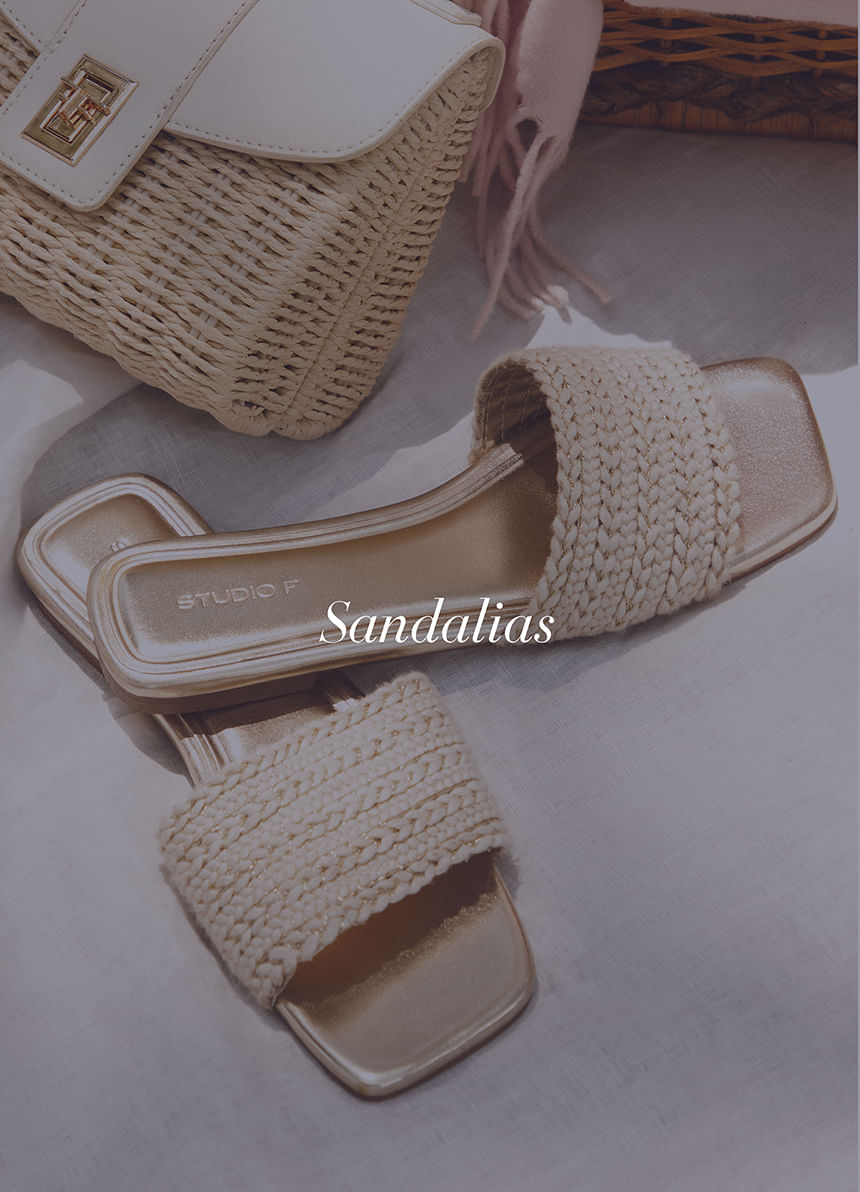 Sandalias planas para mujer en color beige y dorado