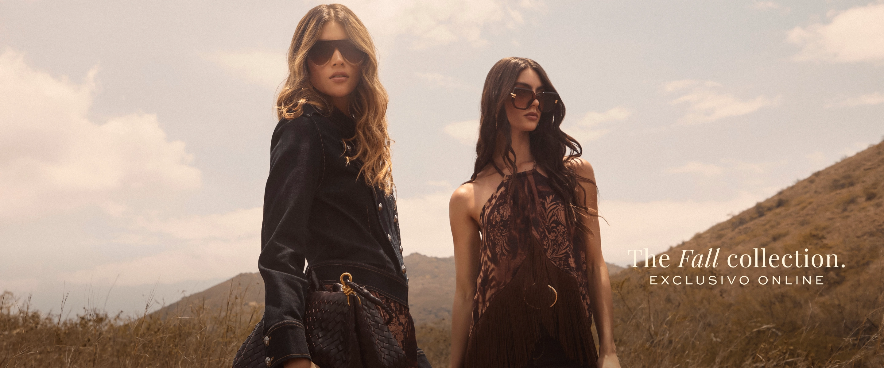 Dos mujeres luciendo looks de la colección Fall de Studio F en un paisaje natural